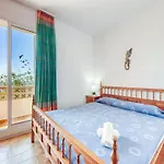 Apartment Lush With View Roses
