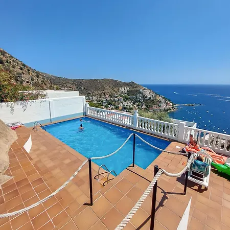 Lush With View Apartment *