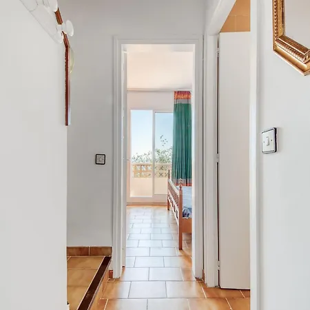 Lush With View Apartment *